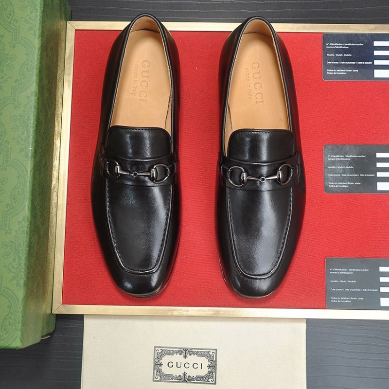 G*u*i leather shoes